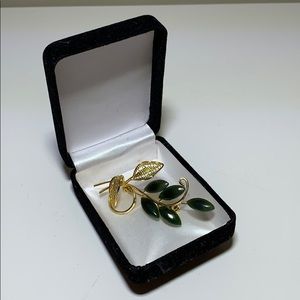 VINTAGE Jade Brooch